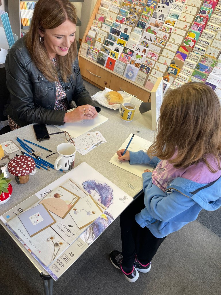 Above: Tracey inspired a little girl to sketch as well.